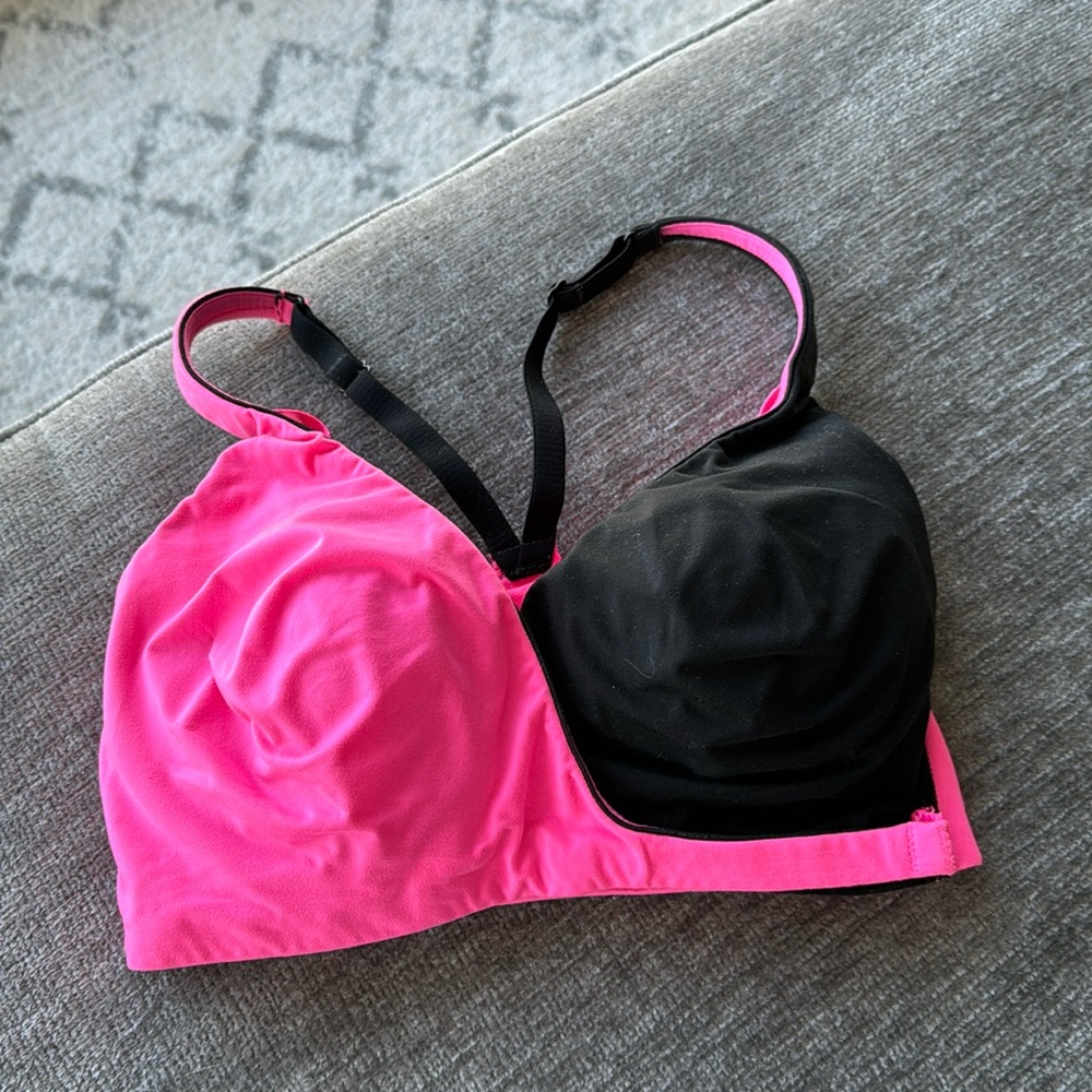 Victoria’s Secret front clasp sports bra!